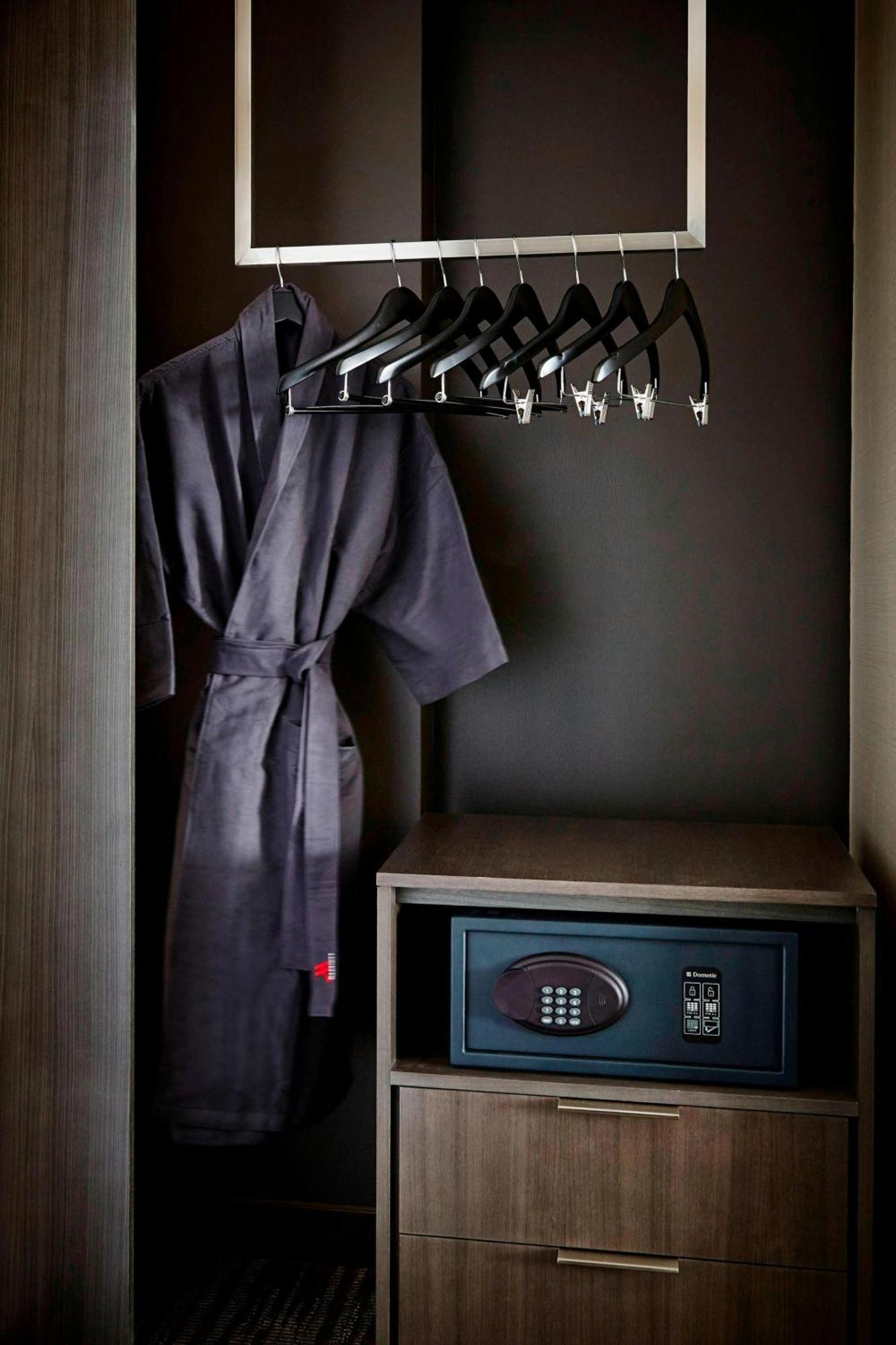 San Francisco Airport Marriott Waterfront Hotel 4*