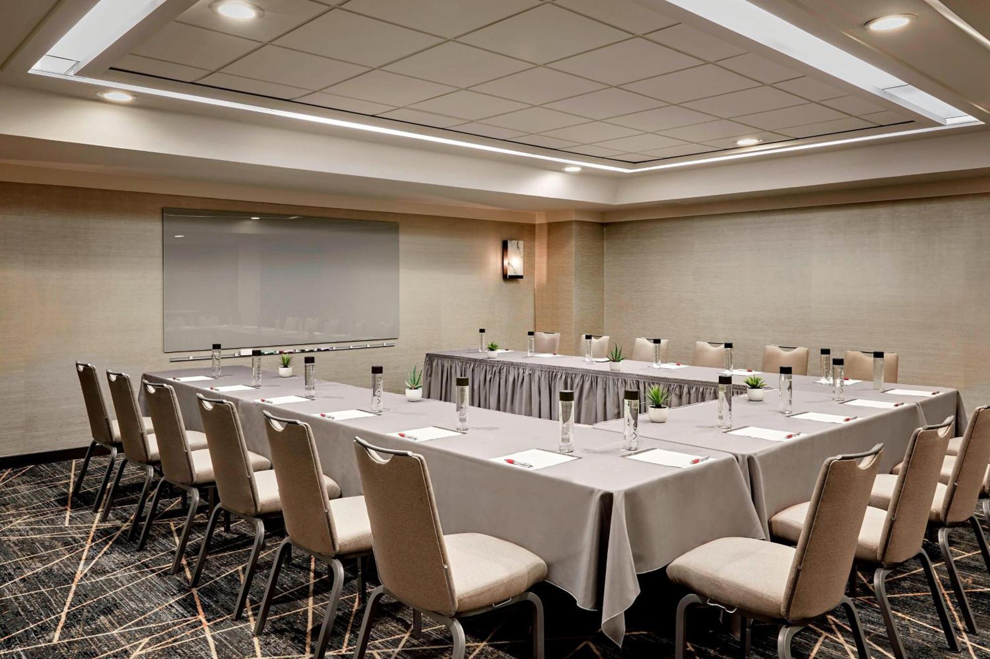 San Francisco Airport Marriott Waterfront 4*
